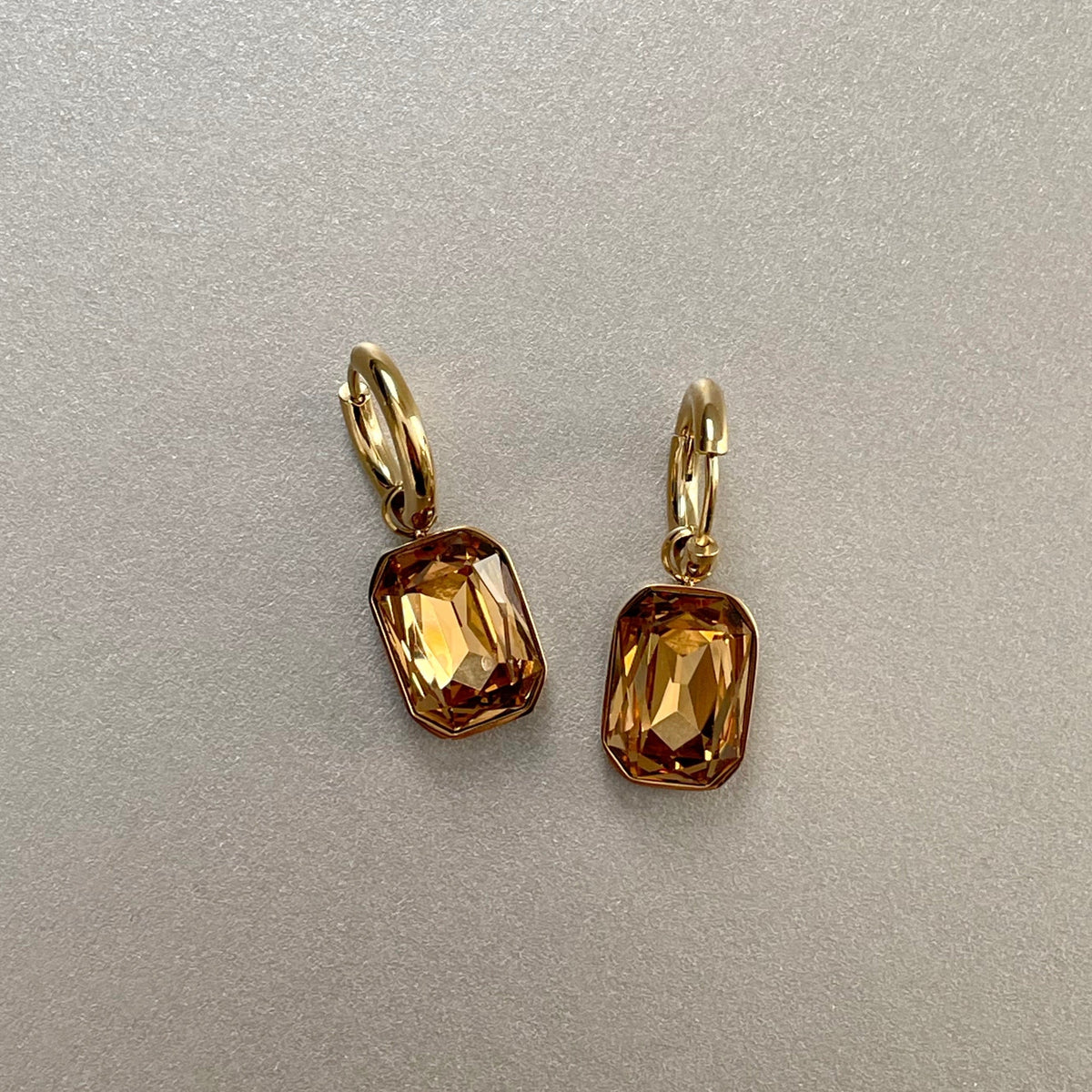 Neri – Gold-Plated Earrings featuring Amber