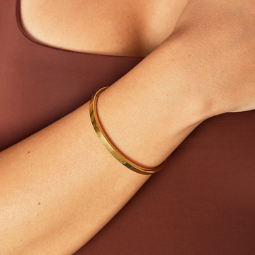 Lily – Gold Bangle
