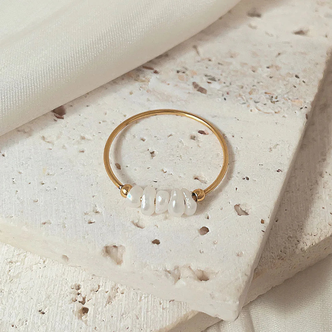 Miori – Ring Featuring Natural Pearl in Gold