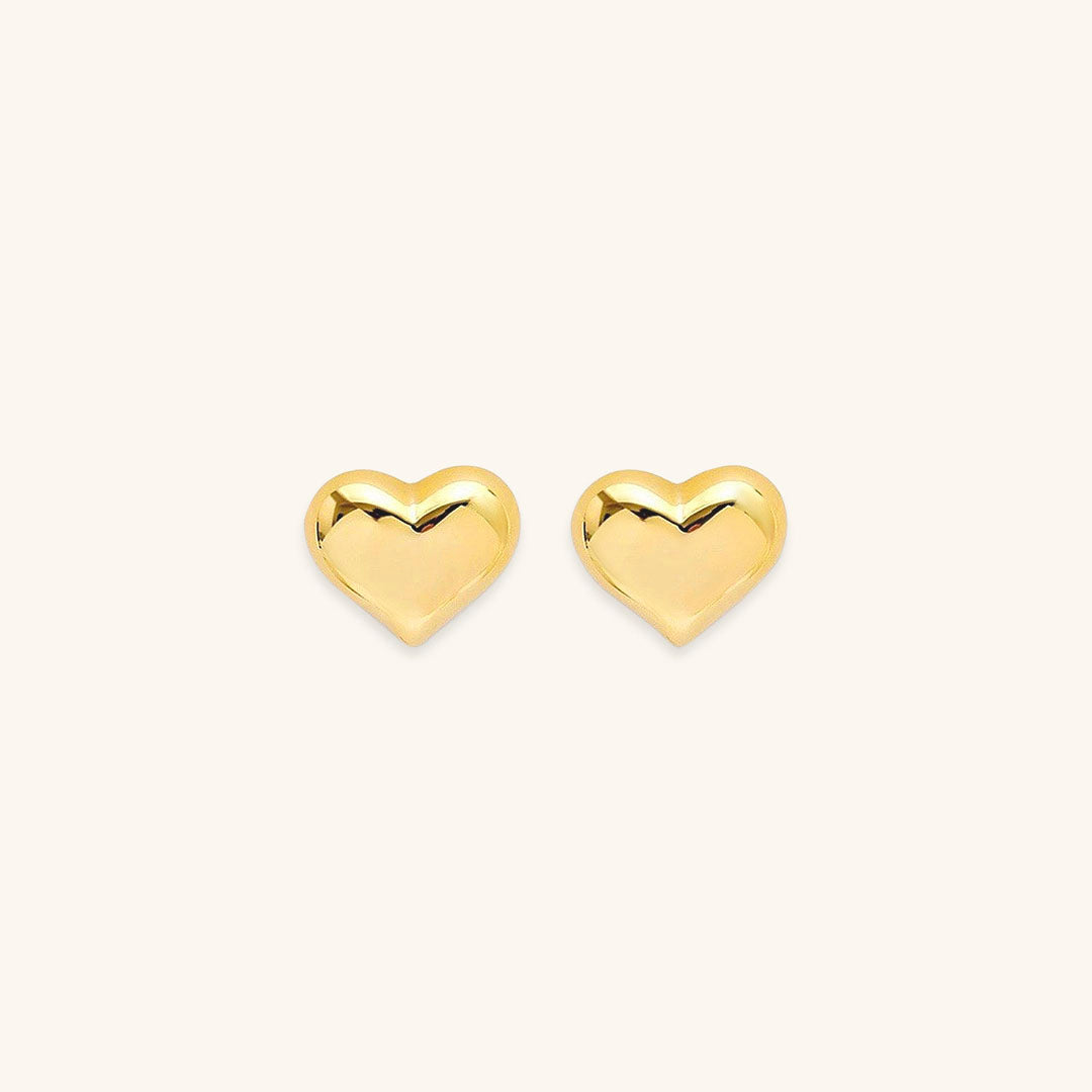 Mila – Heart Stud Earrings Gold