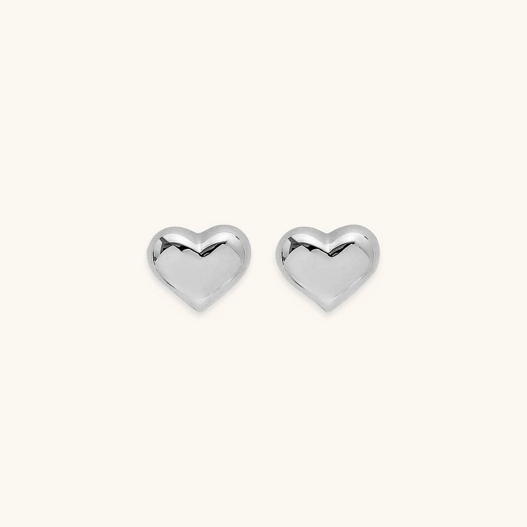 Mila – Heart Stud Earrings Gold