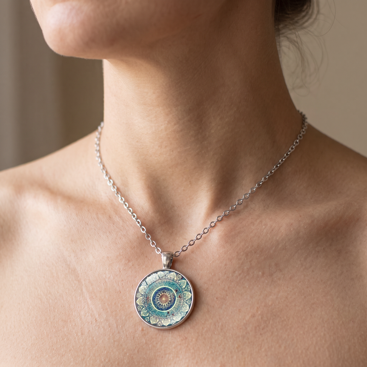 Florine – Vintage Mandala Round Blue Necklace