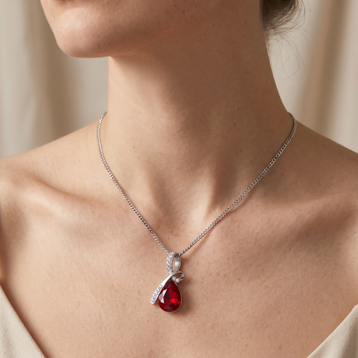 Pilar – Necklace Crystal Sparkling White Gold