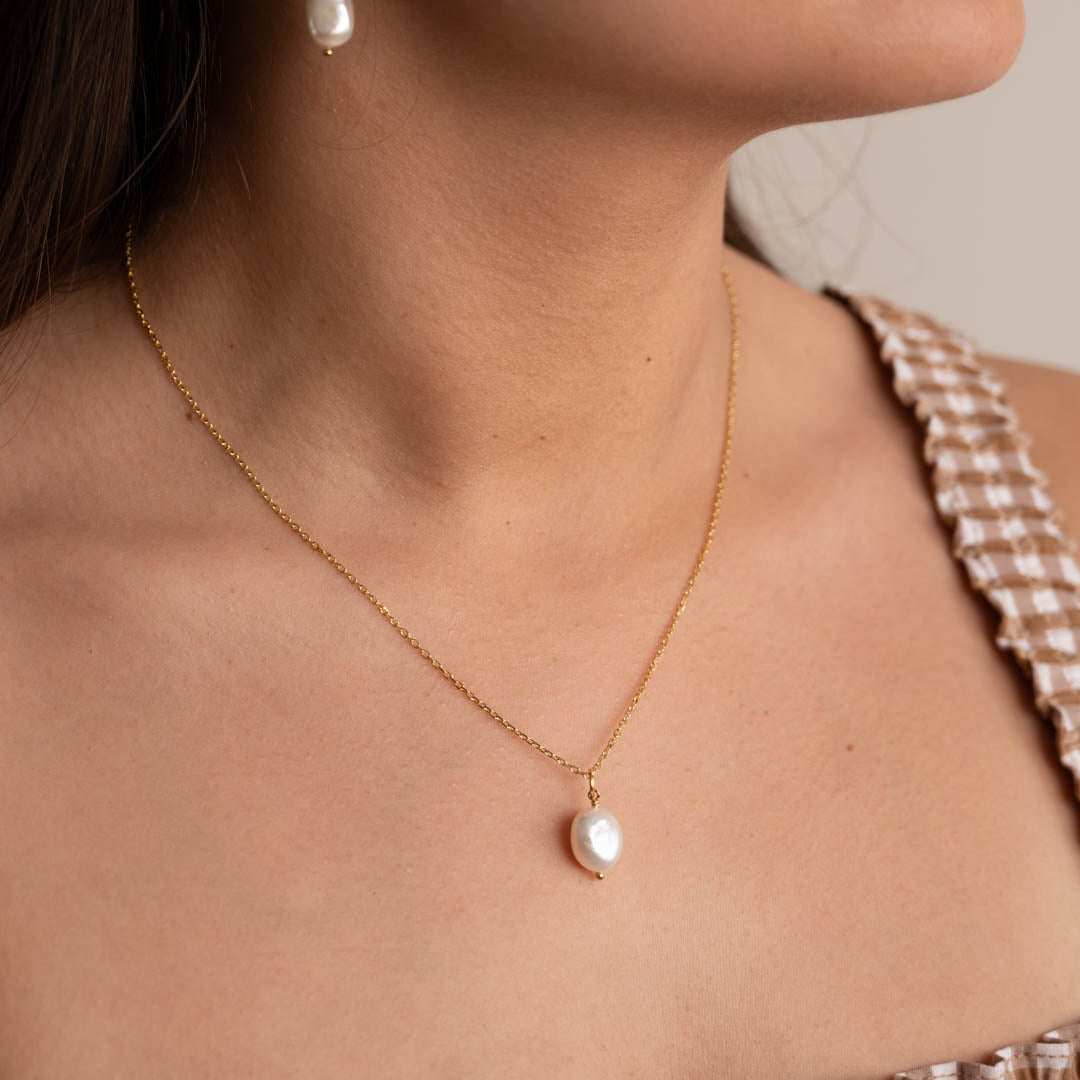 Golden Pearl Necklace - Gleaming Pearl Pendant