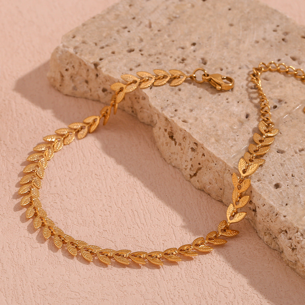 Delaida - Bracelet Featuring Leaf Gold