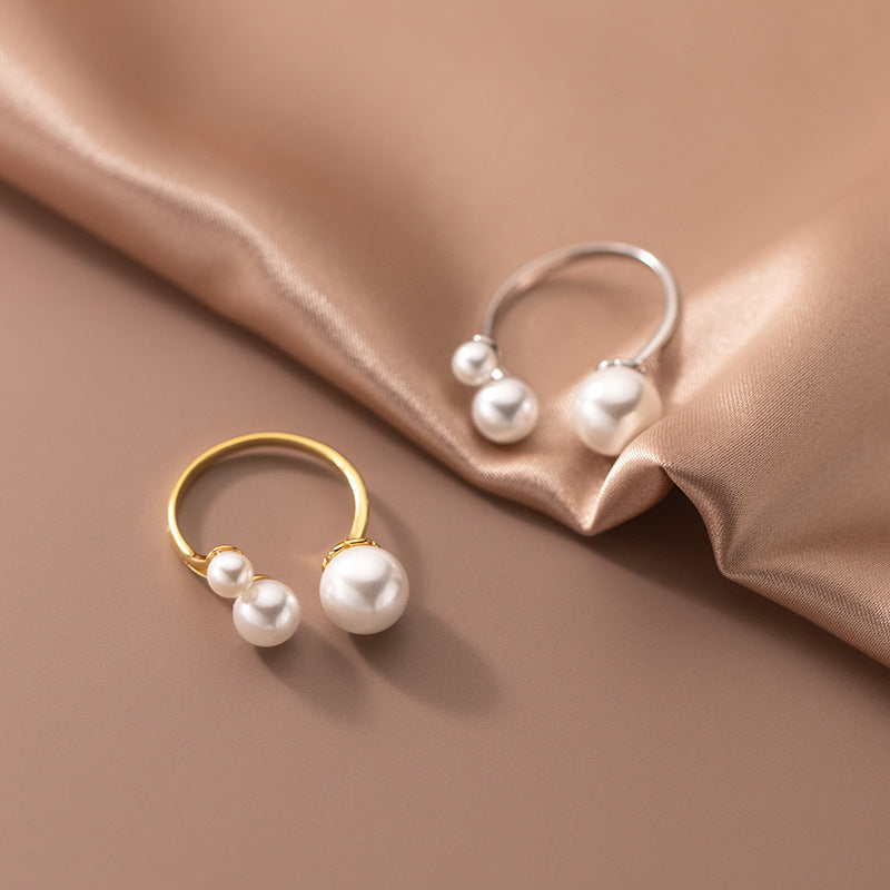 Amandine – Adjustable Ring Featuring Three Freshwater Pearls