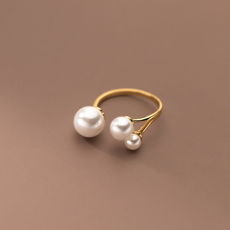 Amandine – Adjustable Ring Featuring Three Freshwater Pearls
