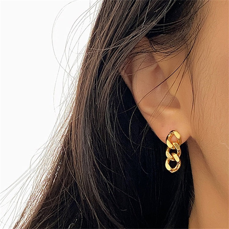 Lee - Earrings featuring Chain Design in Gold