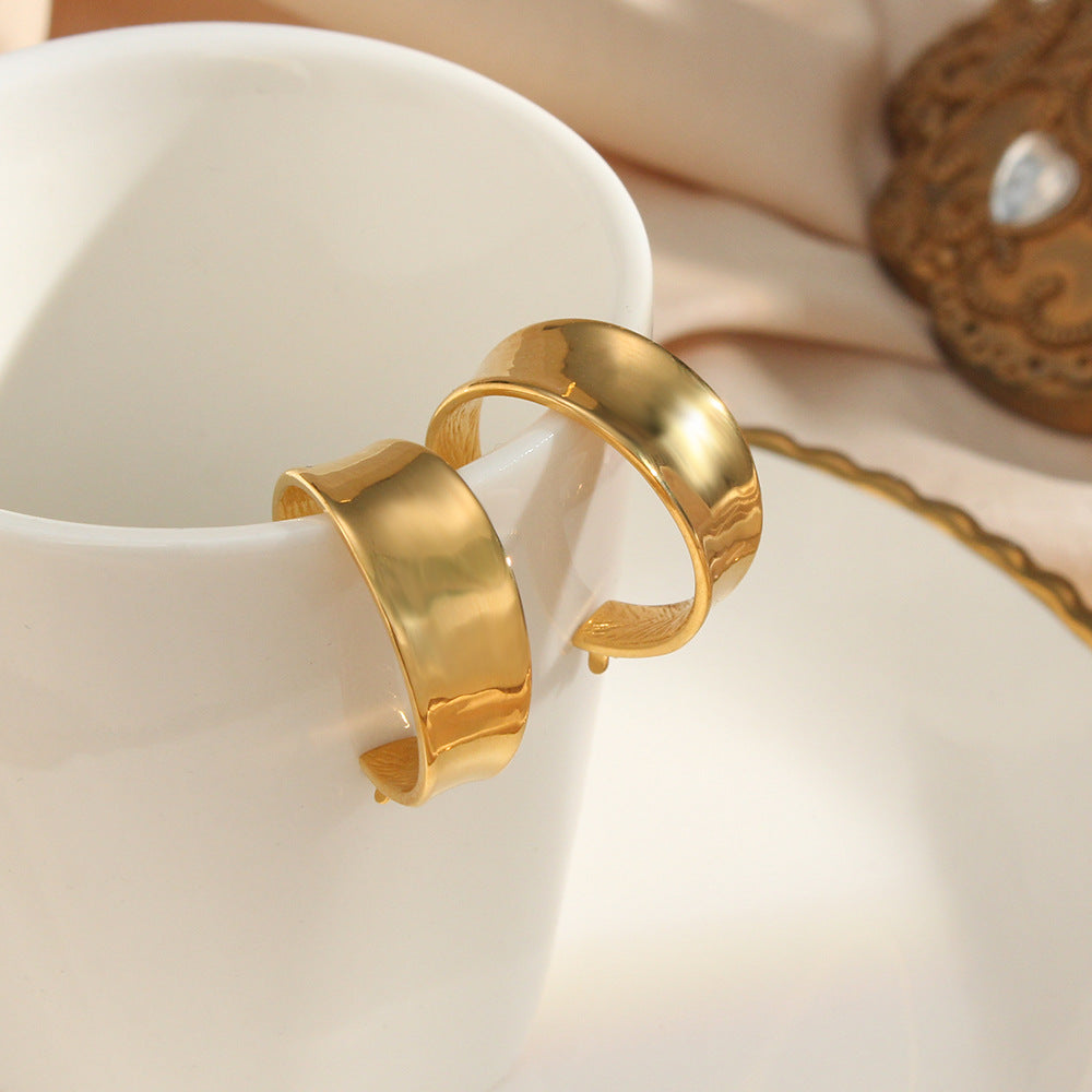 Lyla – Golden Hoops
