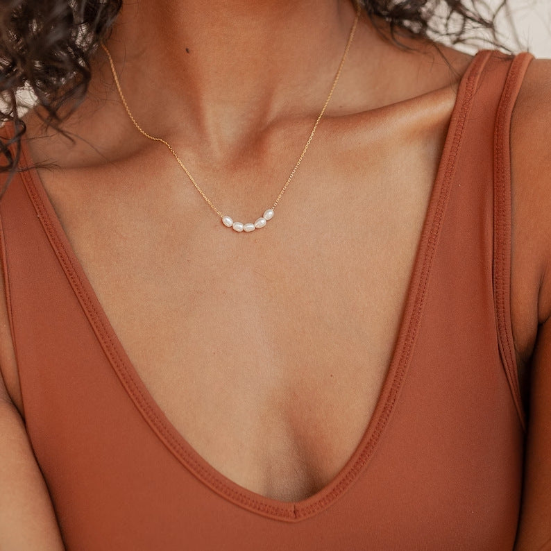 Elle – Elegant Pearl Necklace