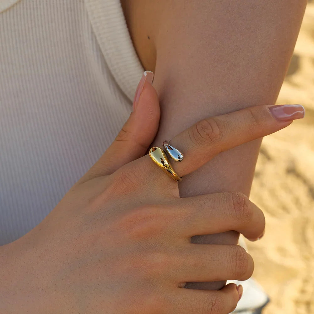 Cora – Gold Minimalist Elegant Ring