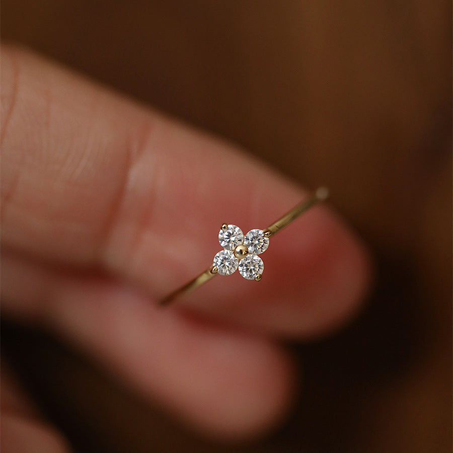Mia – Ring with Clover and Crystal