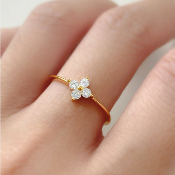 Mia – Ring with Clover and Crystal