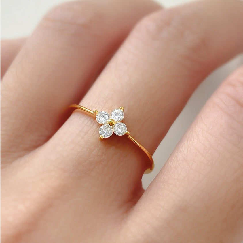 Mia – Ring with Clover and Crystal