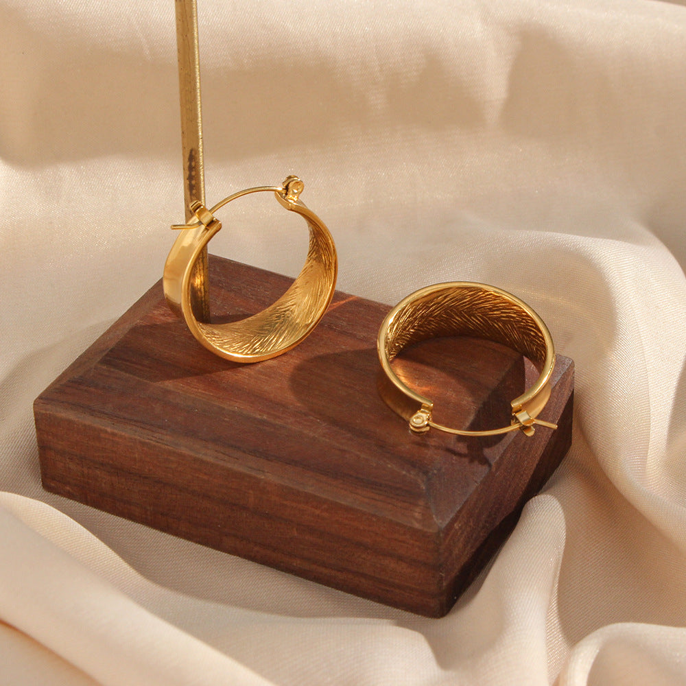 Lyla – Golden Hoops