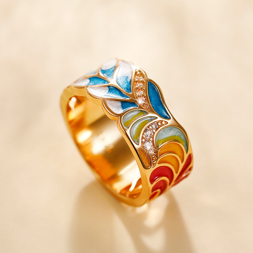 Margaux – Ring Featuring Gold Motif and Blue-White Design
