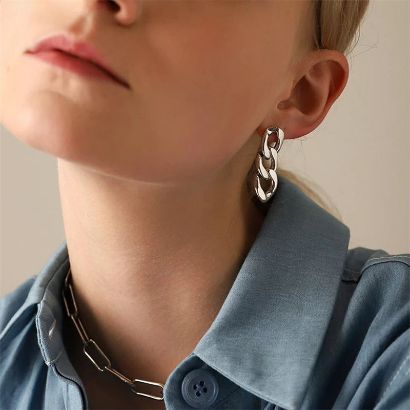 Lee - Earrings featuring Chain Design in Gold