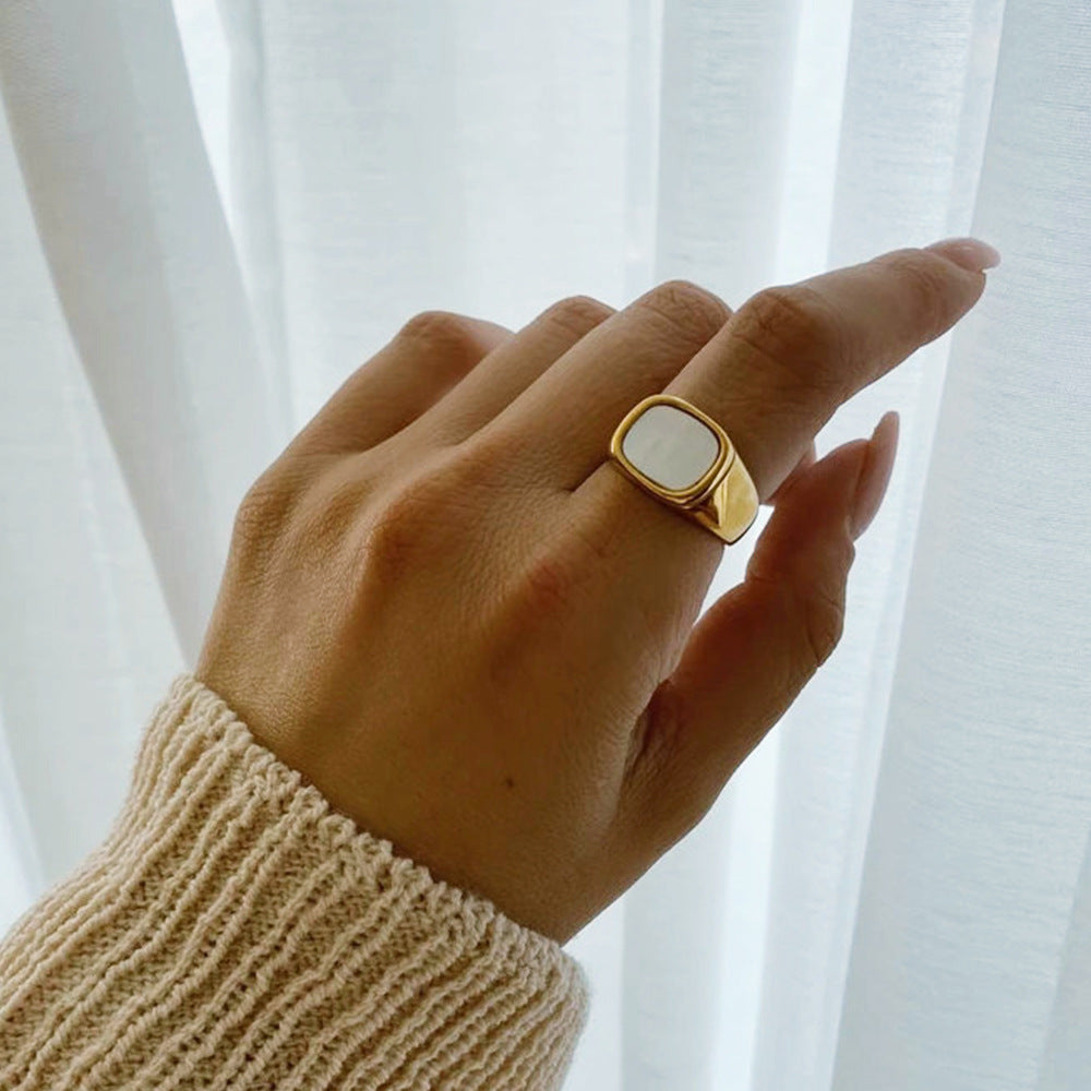 Nova - Sleek Shell Gold Ring