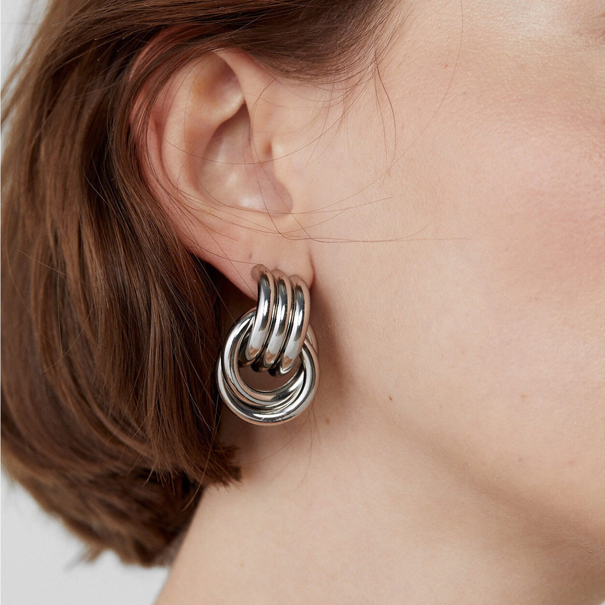 Luna – Intersecting gold hoops