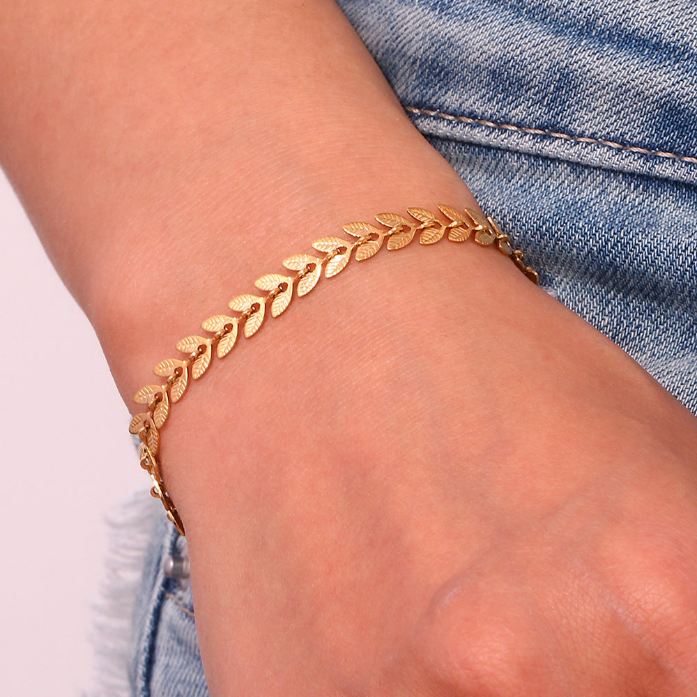 Delaida - Bracelet Featuring Leaf Gold
