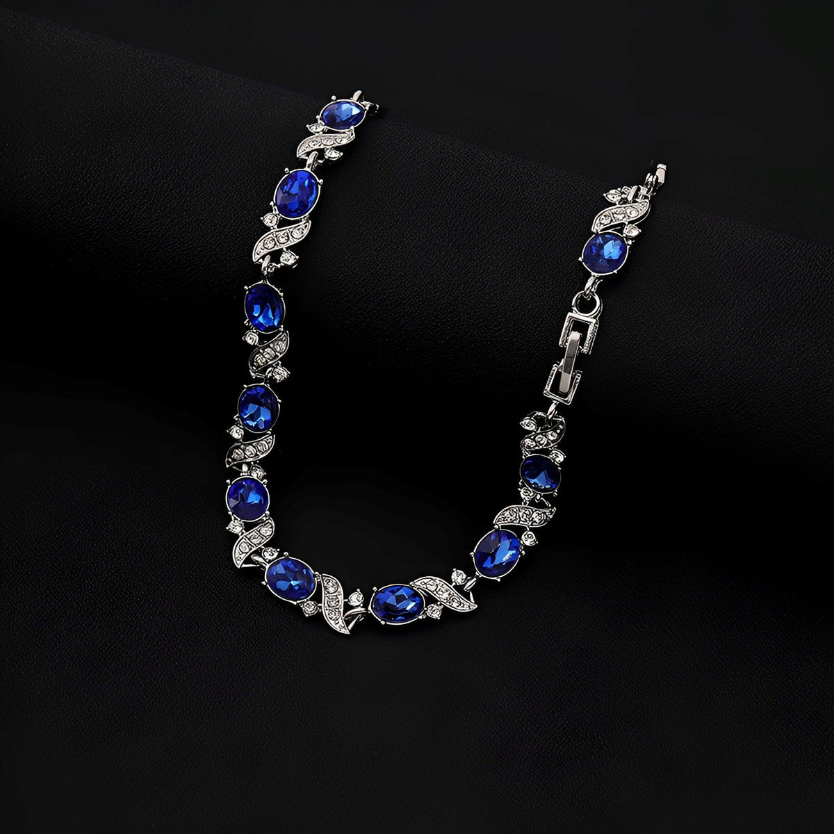 Carol – Elegant Gold Bracelet