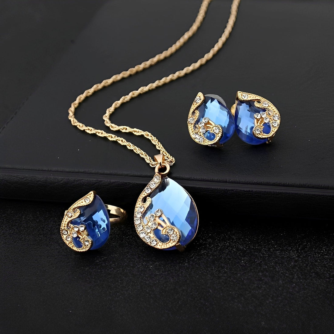 Pia – Jewelry Set Necklace and Earrings featuring Blue and Golden Crystals