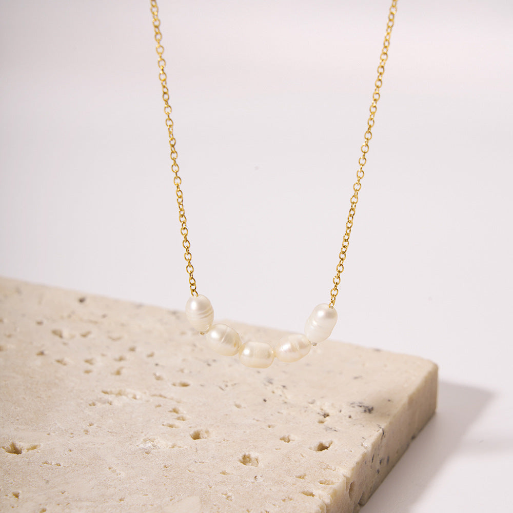 Elle – Elegant Pearl Necklace