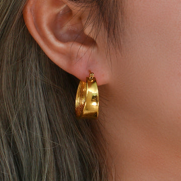 Lyla – Golden Hoops