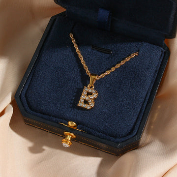 Maeve - Necklace featuring diamonds and letter initials