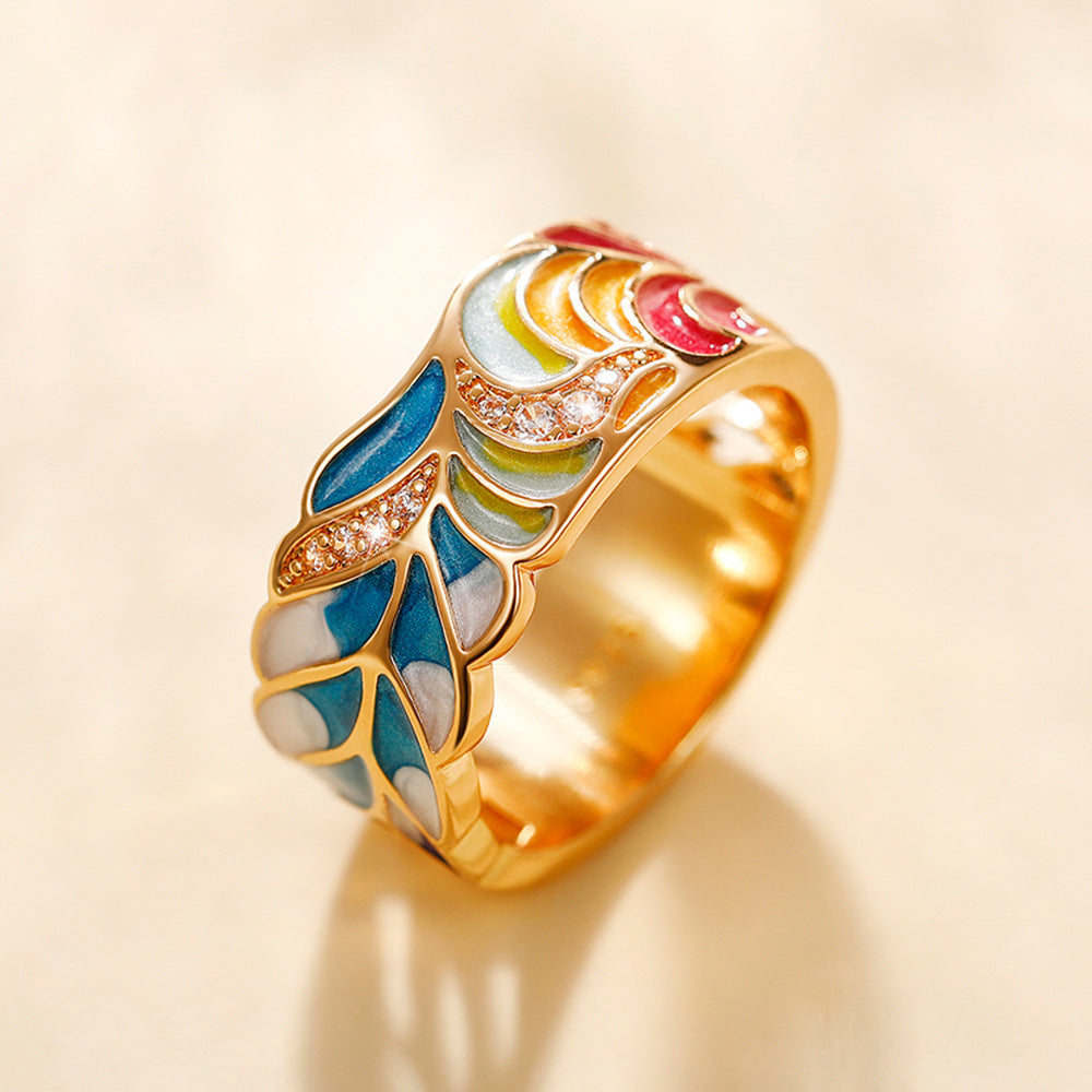 Margaux – Ring Featuring Gold Motif and Blue-White Design