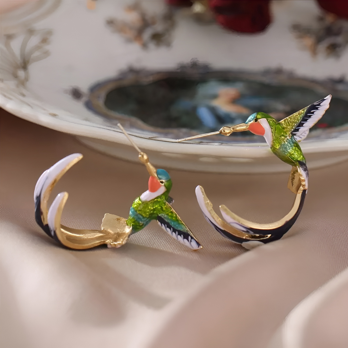 Lilou – Chic Hummingbird Earrings