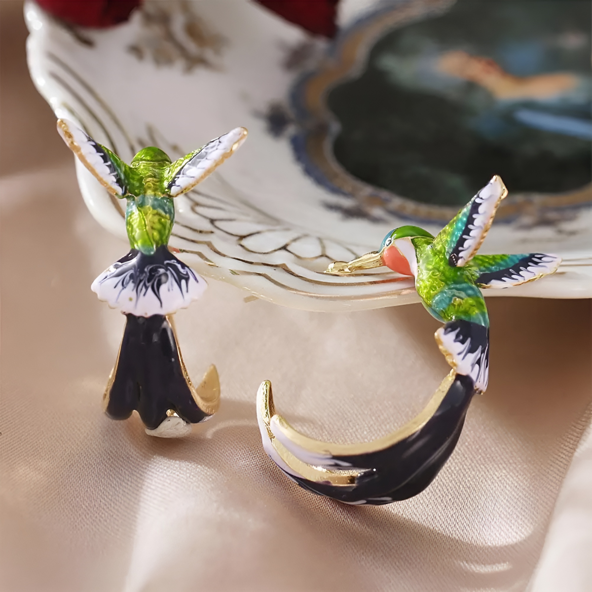Lilou – Chic Hummingbird Earrings