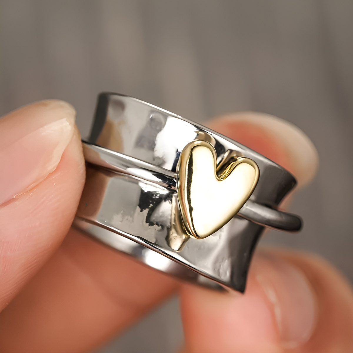 Pia – Rotating Ring Peach Heart Decompression