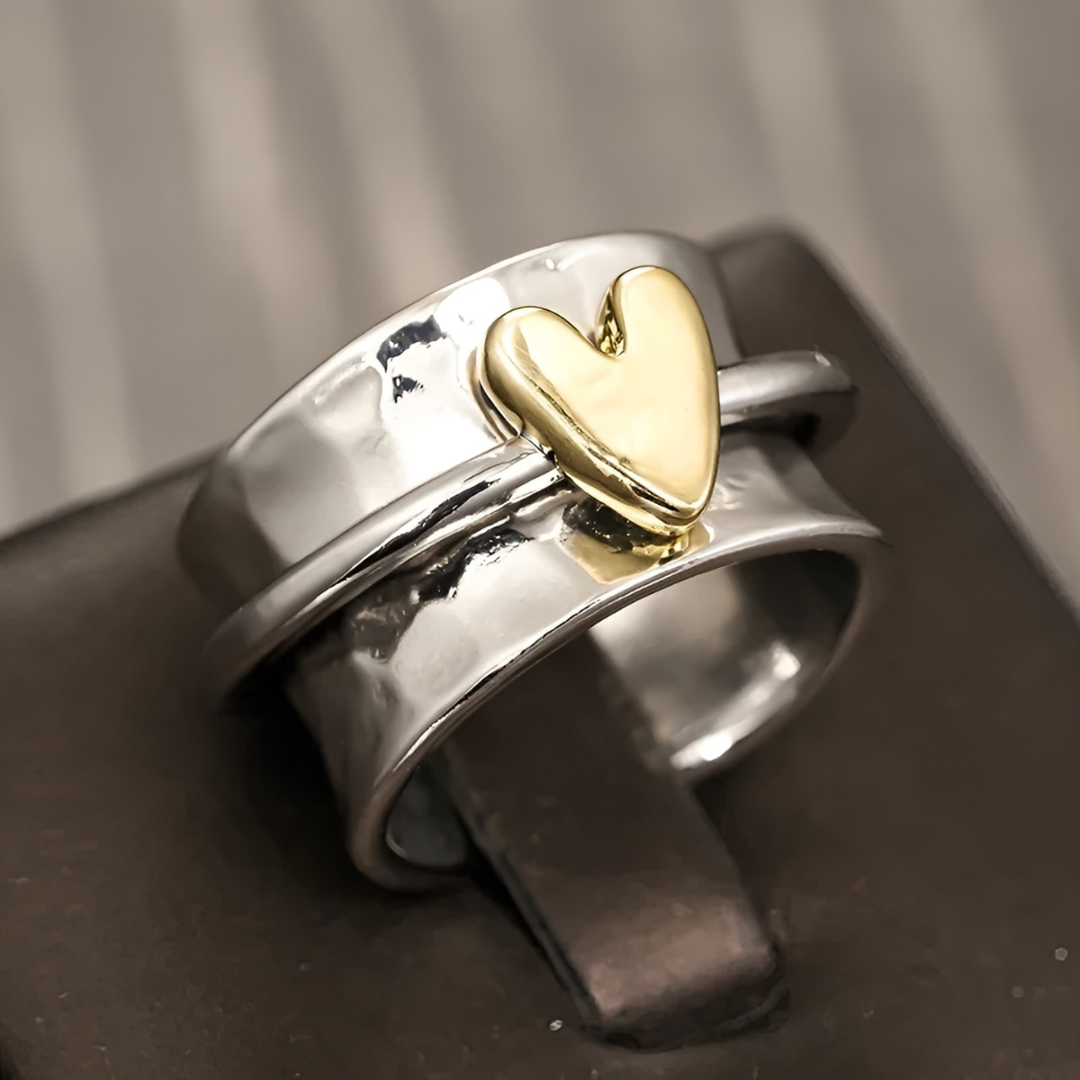 Pia – Rotating Ring Peach Heart Decompression