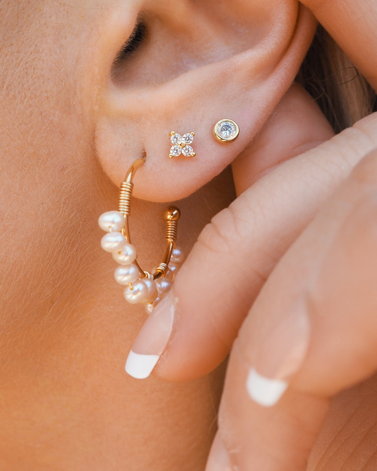 Raye - Golden crystal stud earrings