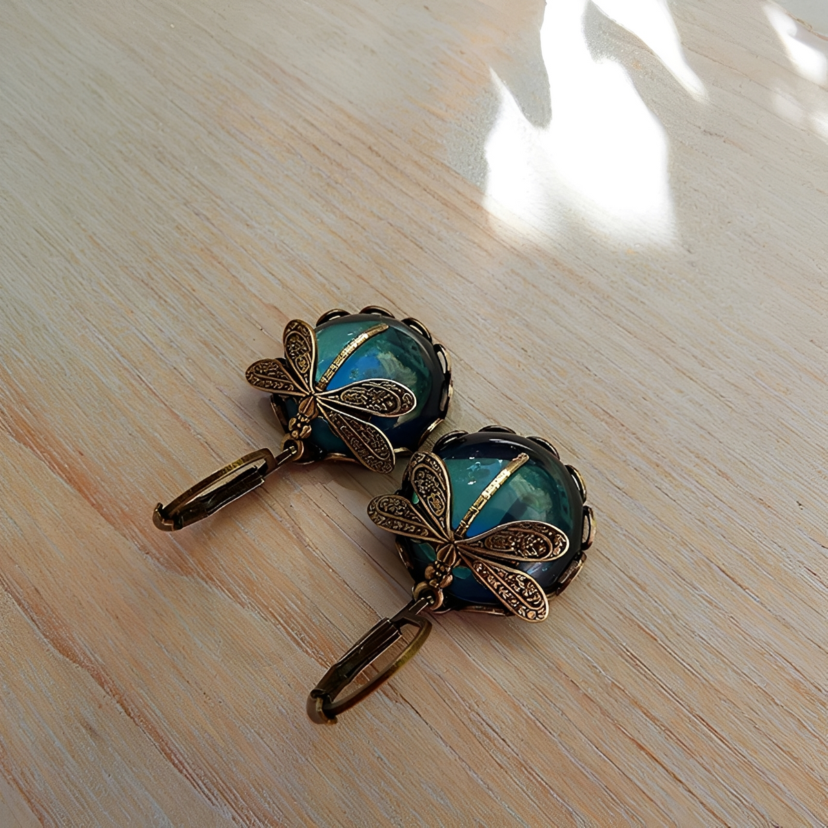 Elandra – Circular dragonfly earrings in vintage gold