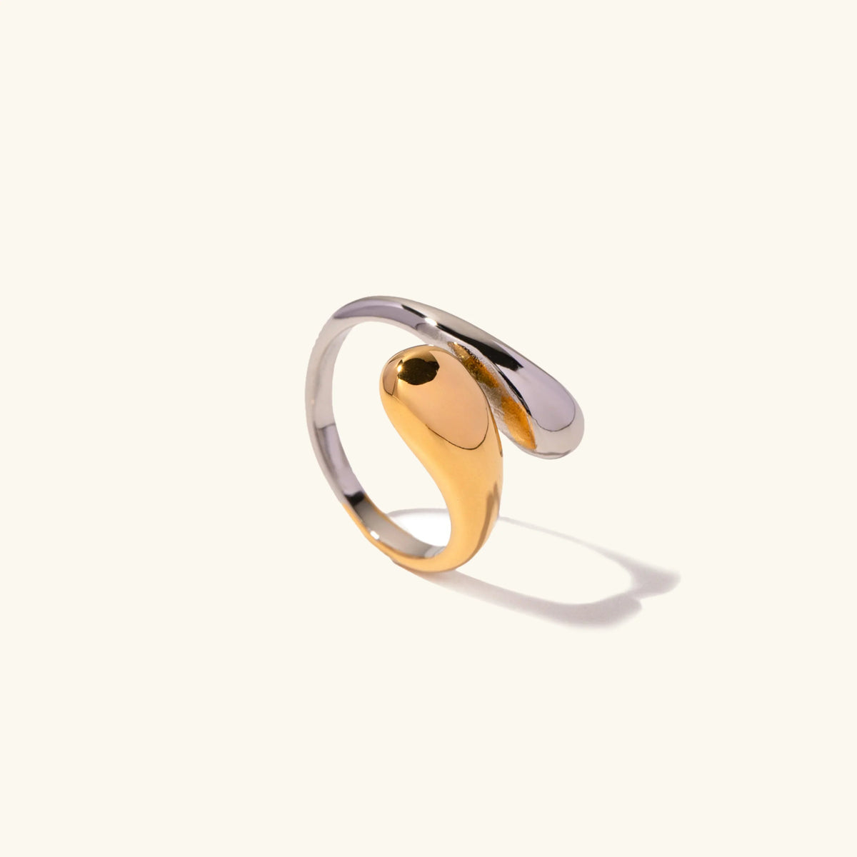 Cora – Gold Minimalist Elegant Ring