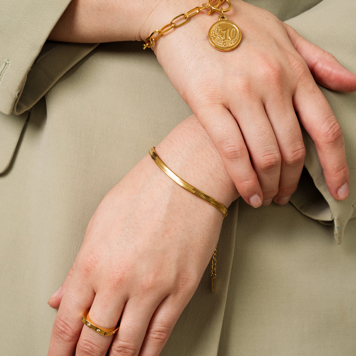 Livia – Snake Bracelet Gold Stylish