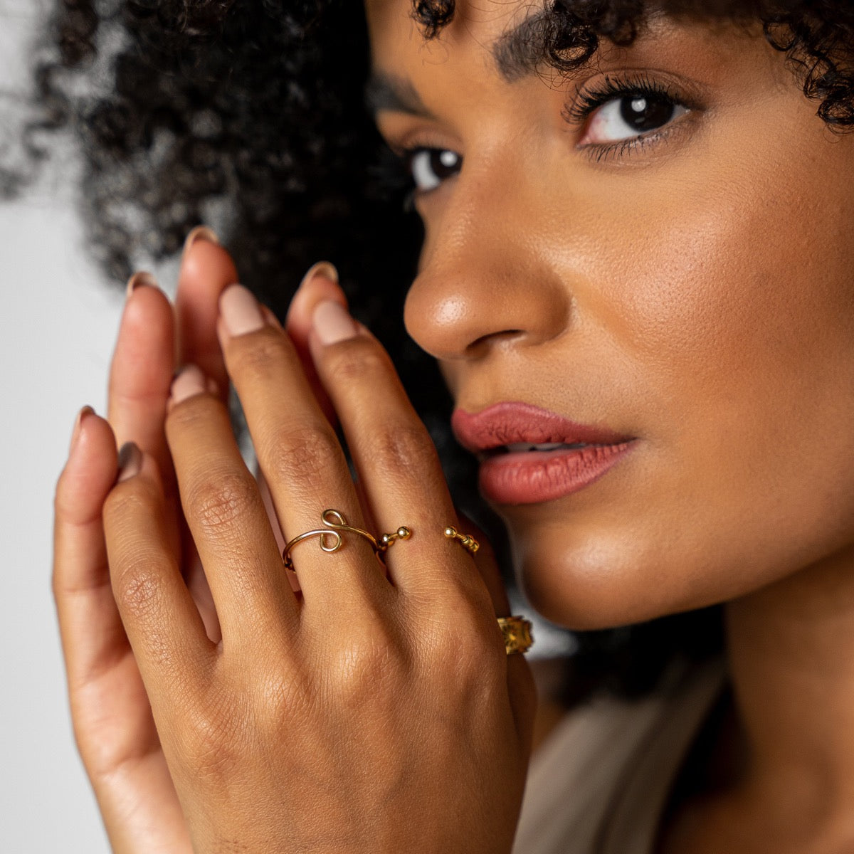 Neri – Adjustable Anti-Stress Ring with Pearls