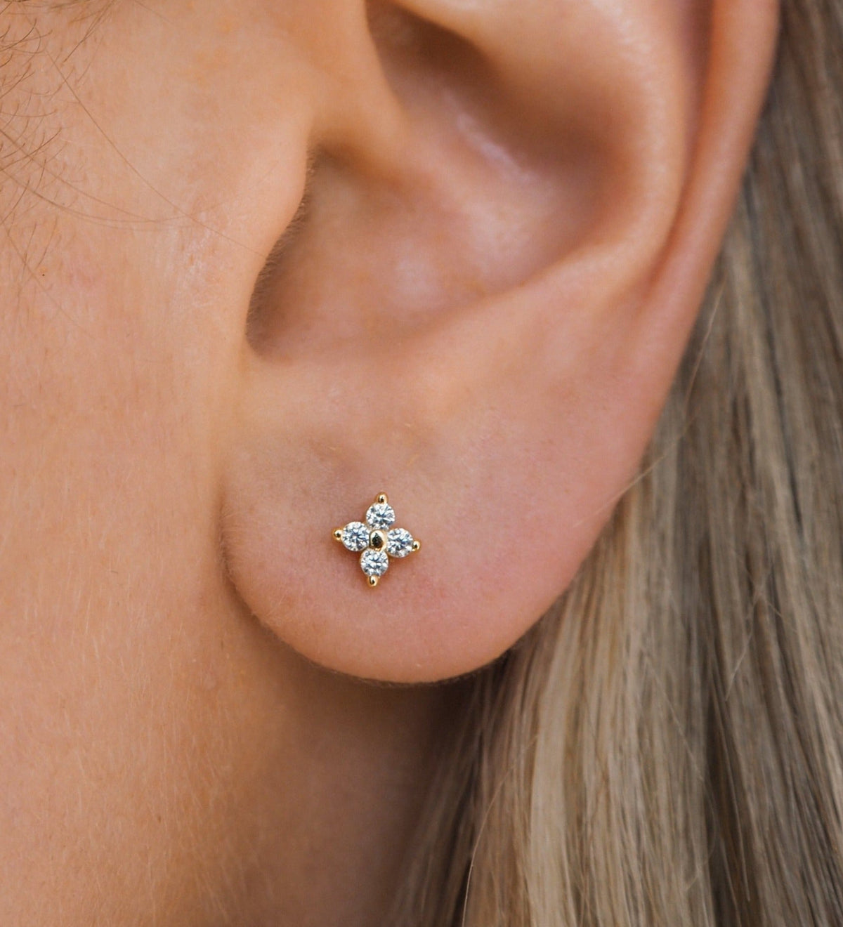 Raye - Golden crystal stud earrings