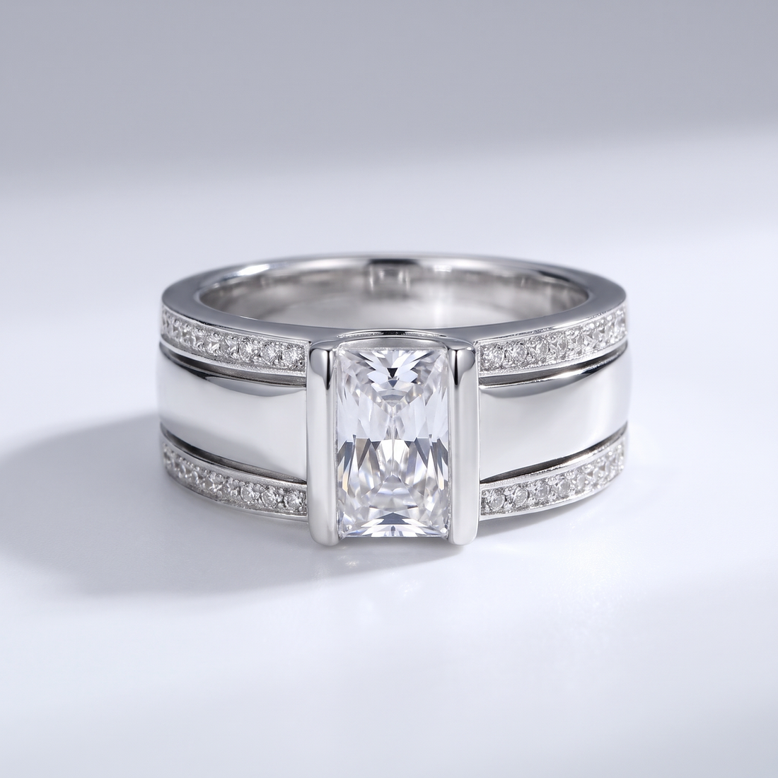 Clemence – Vintage Ring with Set Glass