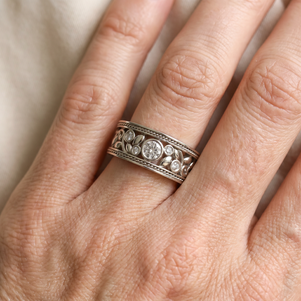 Dalia – Vintage Ring in Silver with Zirconia