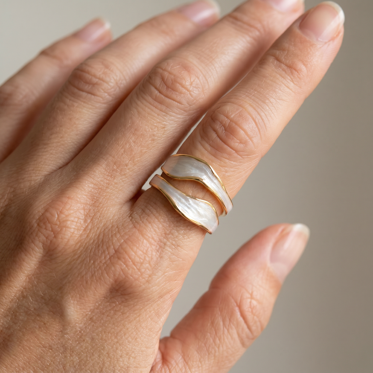 Niana – Vintage Ring Crafted from Light Metal