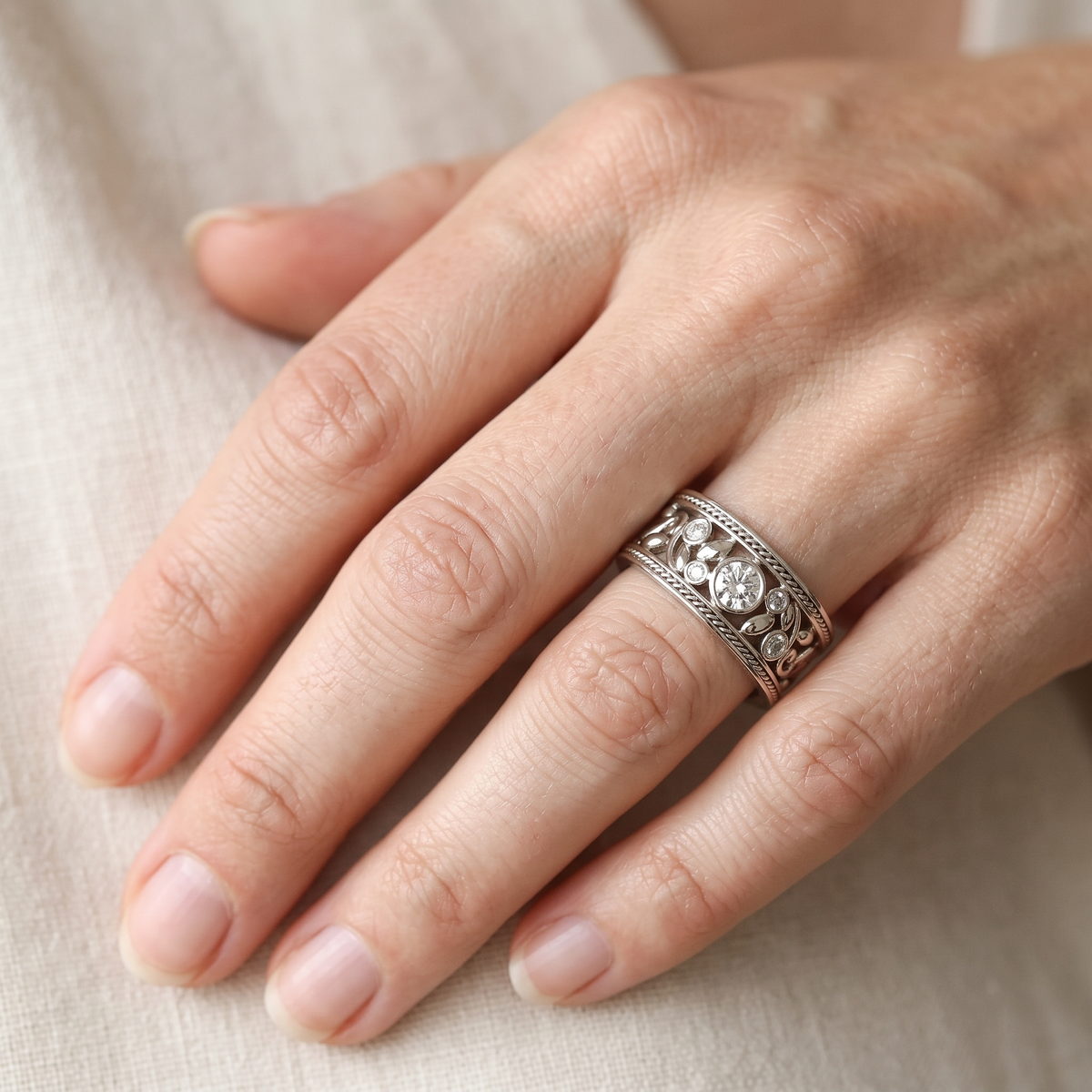 Nina – Vintage Ring in Silver & Zircon