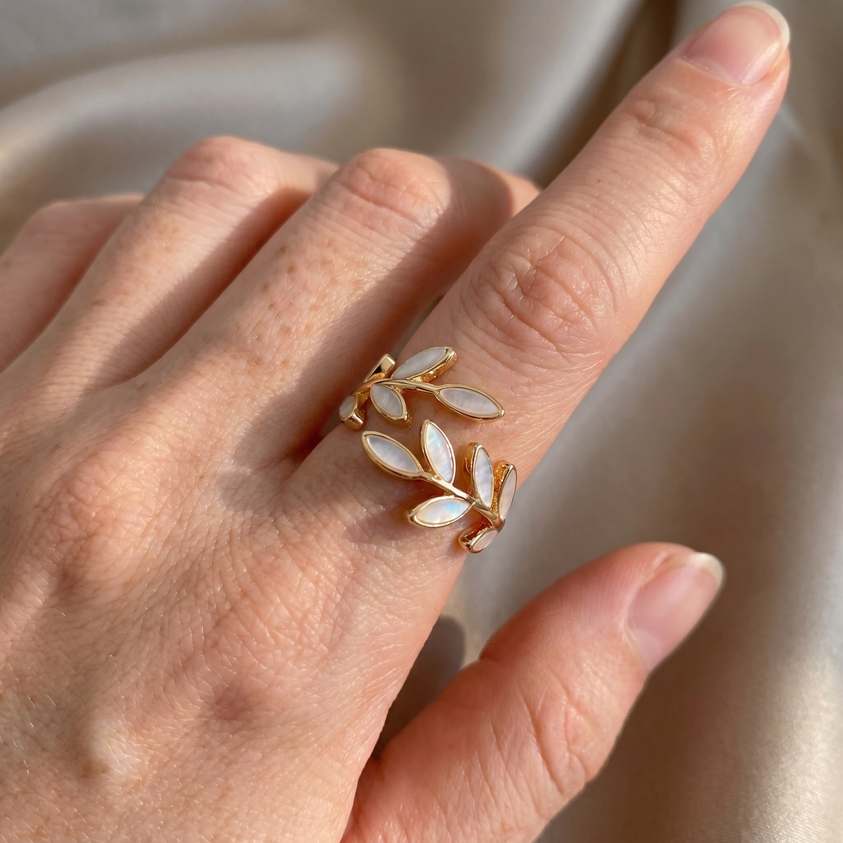Auriane – Gold Ring Leaf & White Opal