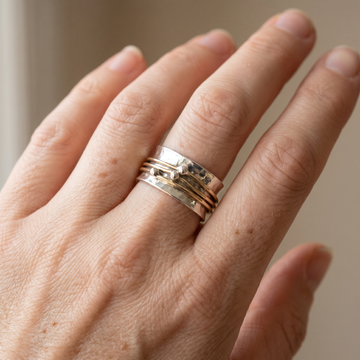Radiant Elegance – Vintage Gold and Silver Ring with Gleaming Surface