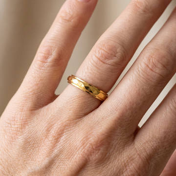 Nadia – Subtly Hammered Ring