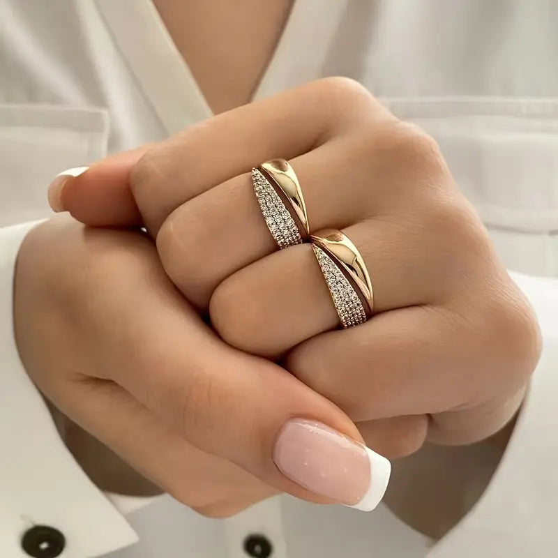 Emiko – Ring crafted from yellow gold featuring radiant stones