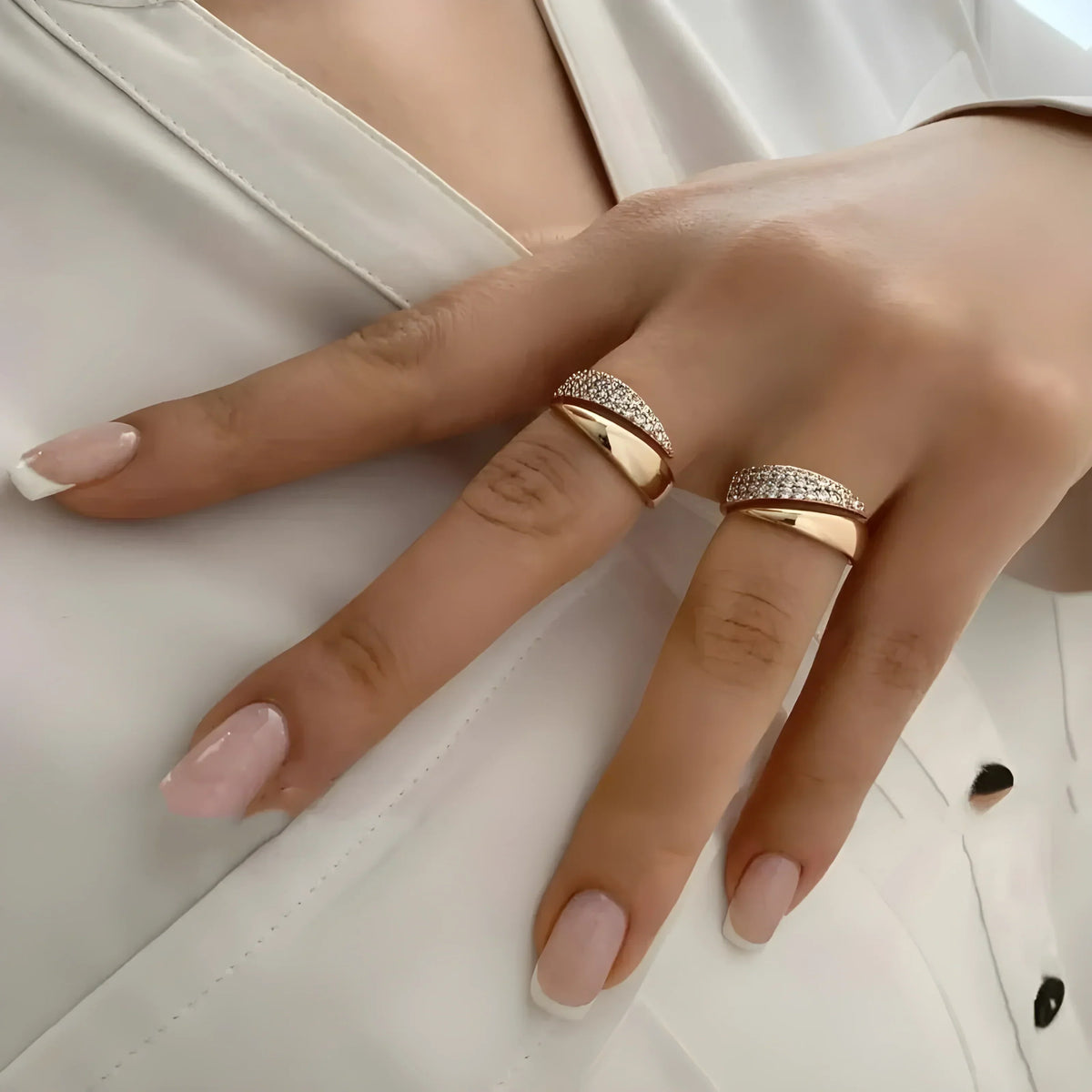 Emiko – Ring crafted from yellow gold featuring radiant stones
