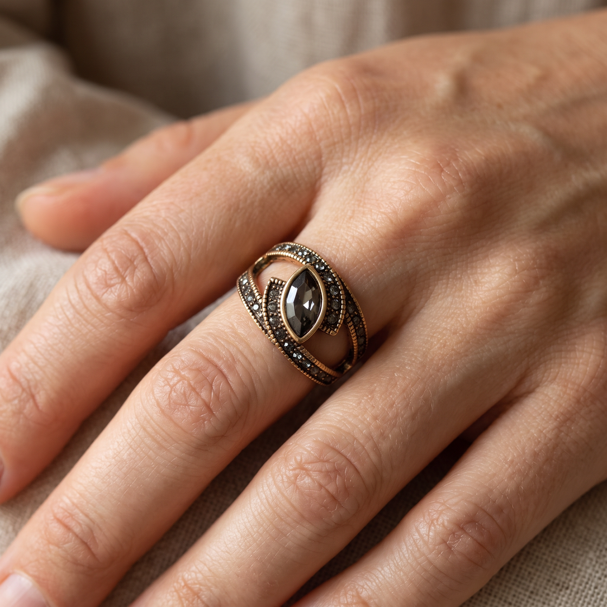 Amena – Chic Ring of Dark Crystal